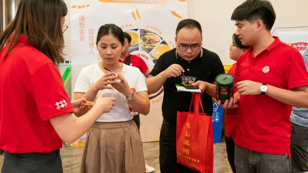 无码八A片人妻少妇久久