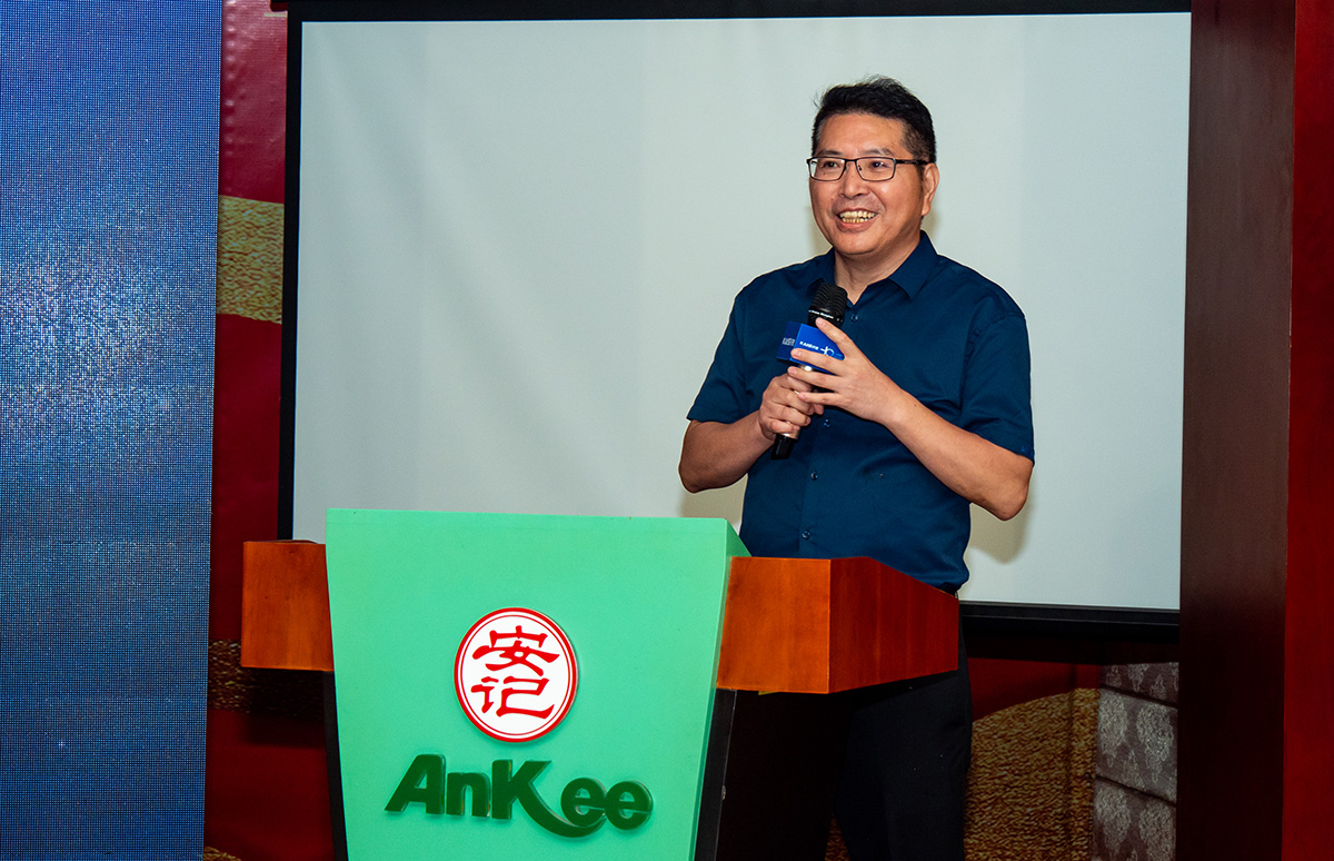 无码八A片人妻少妇久久