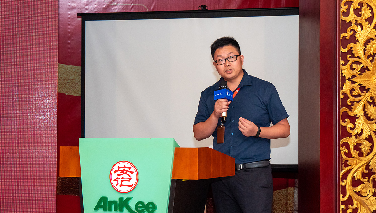 无码八A片人妻少妇久久