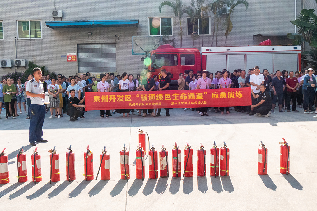 无码八A片人妻少妇久久